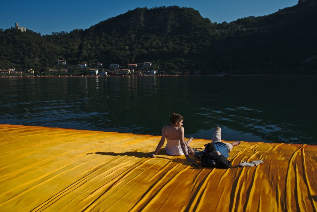 Relax on the floating piers